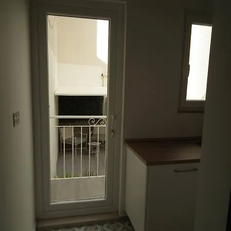 Sunny Oasis In Vibrant District 50m From Sea Promenade 아파트 *
