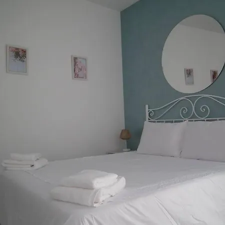 Sunny Oasis In Vibrant District 50m From Sea Promenade 아파트 *