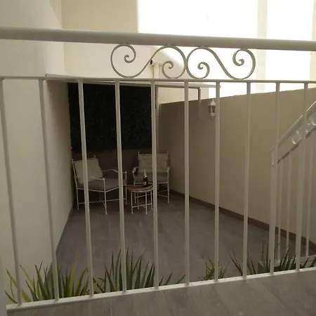 شقة Sunny Oasis In Vibrant District 50m From Sea Promenade سليمة